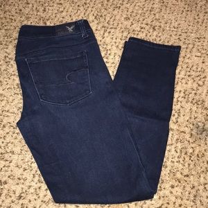 Dark wash AE Jeans!